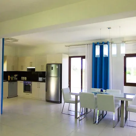 Willa You And Your Family Will Love This 5 Star With Private Pool & Hot Tub, Protaras 1511