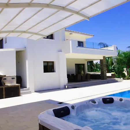 You And Your Family Will Love This 5 Star With Private Pool & Hot Tub, Protaras 1511 Ayía Nápa
