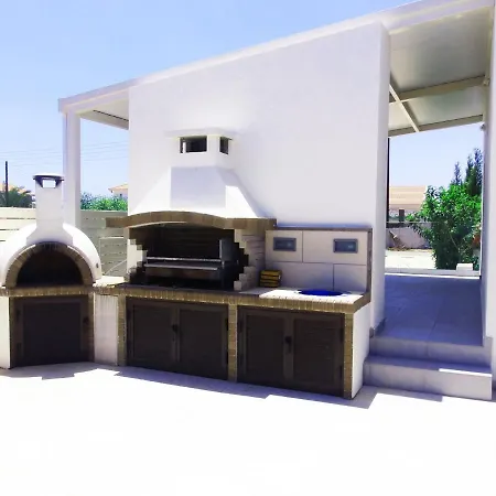 Villa You And Your Family Will Love This 5 Star With Private Pool & Hot Tub, Protaras 1511